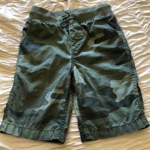 Gap camo shorts